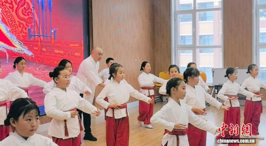 �����݆Tʷ����(qu��n)���ڽoС�W(xu��)�������n����ʯ���� �z