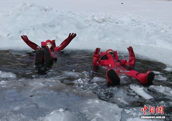 2��5��������ʡ�L���У�һ�(xi��ng)��(d��)�صı����(xi��ng)Ŀ���������ο�ǰ���w�(y��n)���ڇ�(y��n)������������c��������Ŀ�ļtɫ�����b�䣬��ȻƯ���ڱ���֮�������܄e�µı�ѩ��Ȥ�������� �z